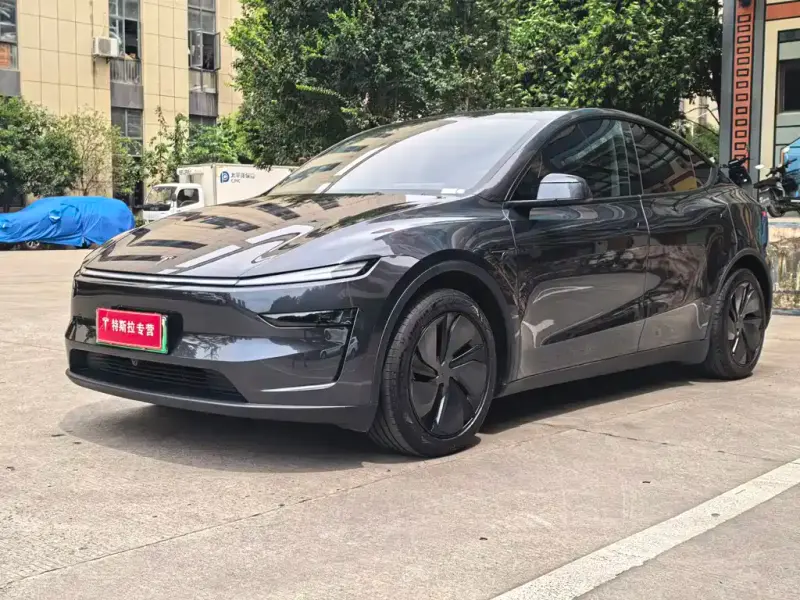 Tesla Model Y, 2025