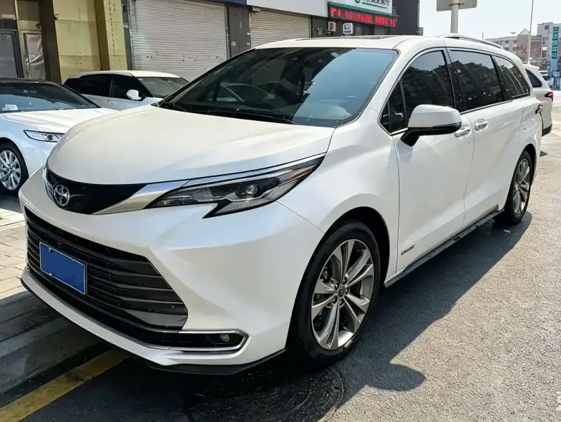 Toyota Sienna, 2023