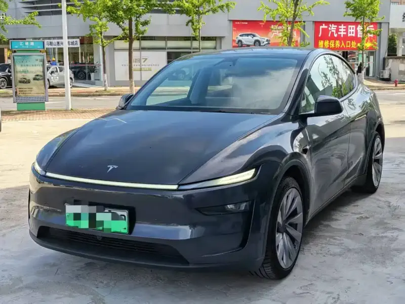 Tesla Model Y, 2025