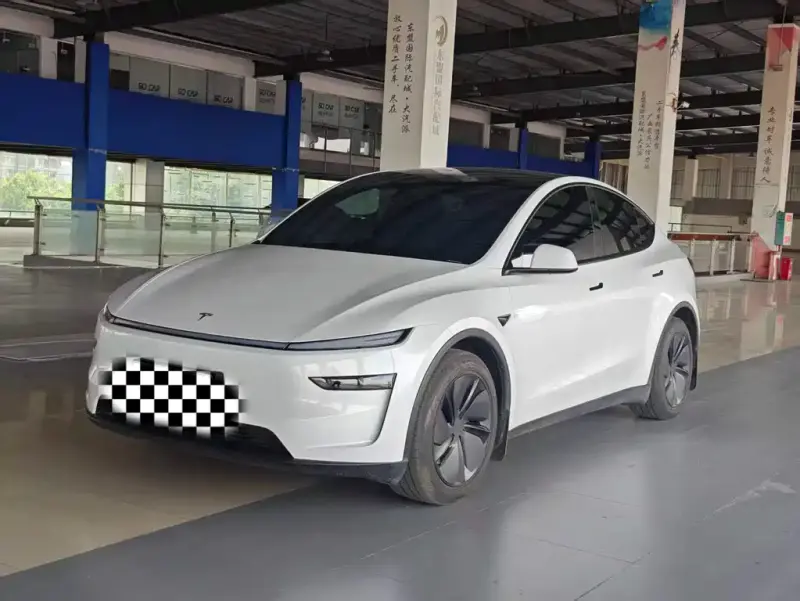 Tesla Model Y, 2026