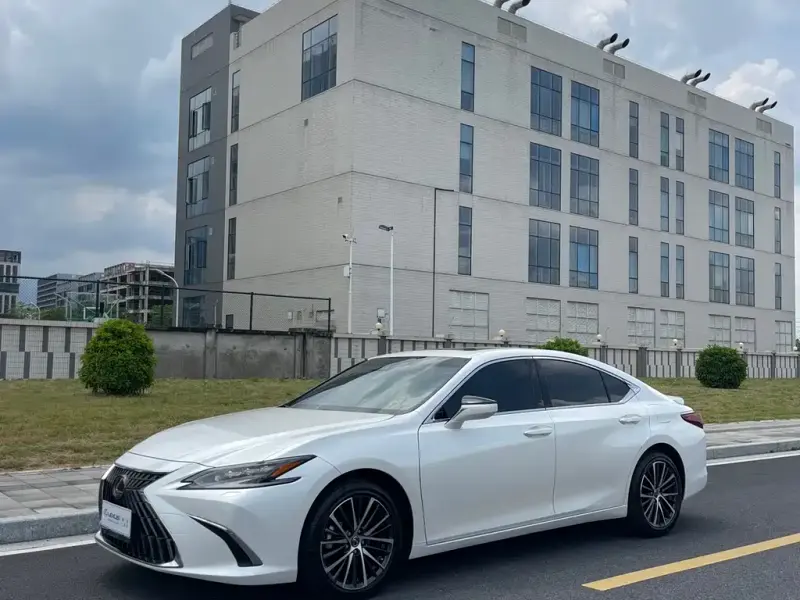 Lexus ES, 2021