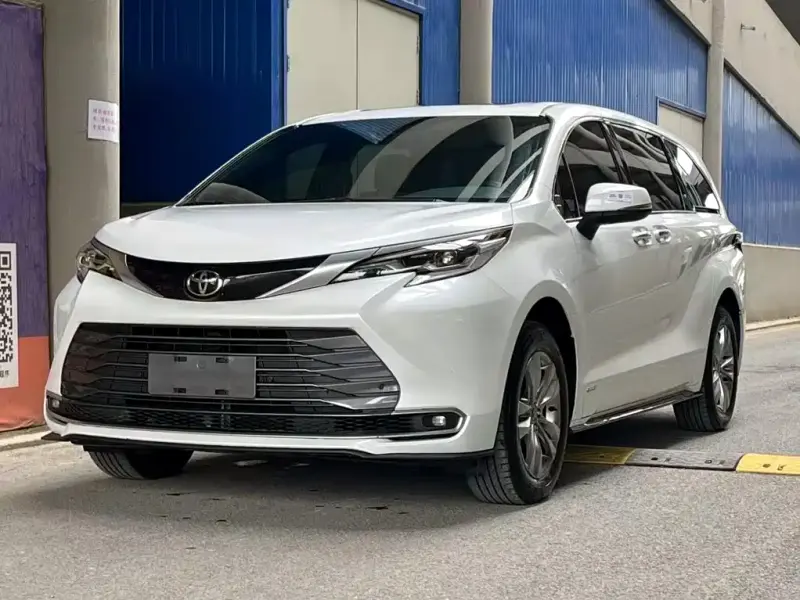 Toyota Sienna, 2025