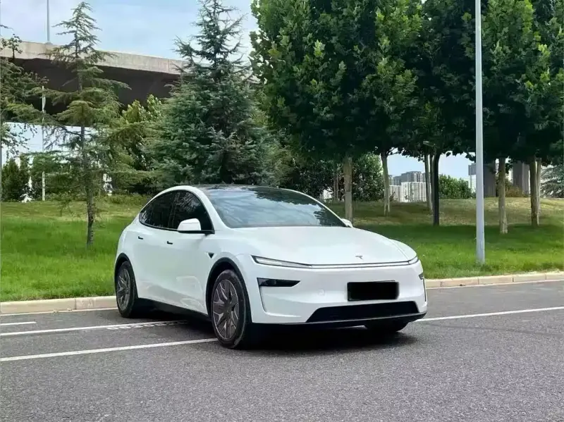 Tesla Model Y L, 2025