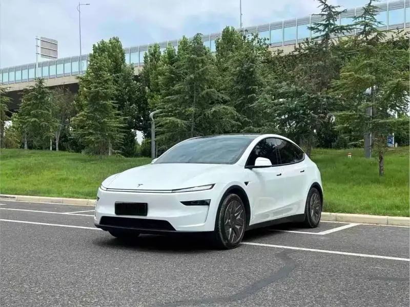 Tesla Model Y L, 2025