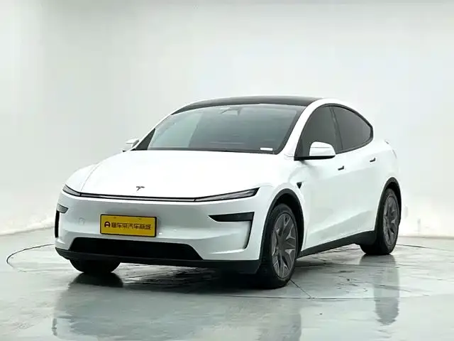 Tesla Model Y L, 2025