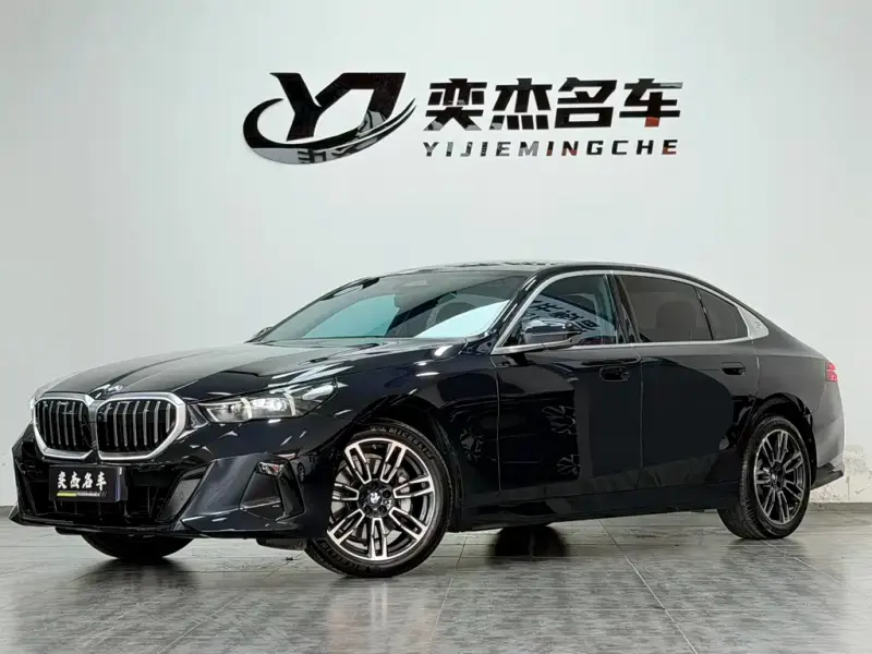 BMW 5 Series, 2025