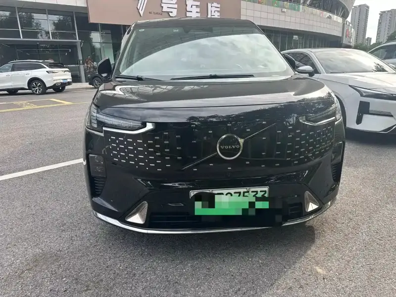 Volvo EM90, 2024