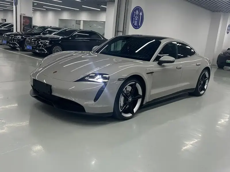Porsche Taycan, 2022
