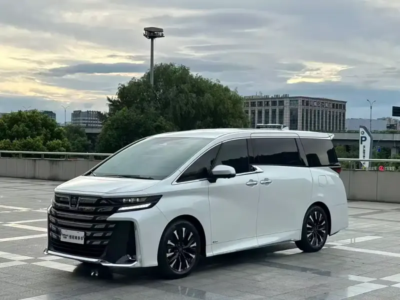 Toyota Vellfire, 2026 — фото 1