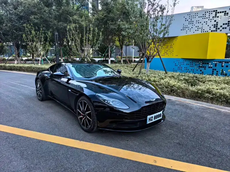 Aston Martin DB11, 2020
