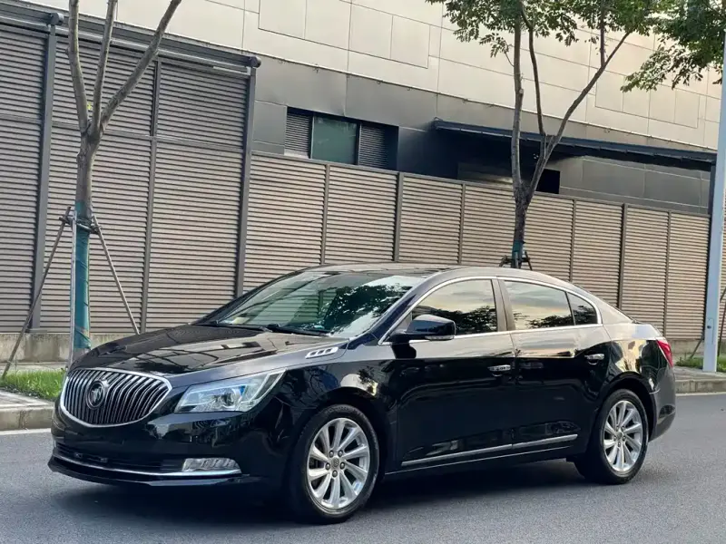 Buick LaCrosse, 2015 — фото 1