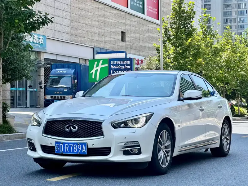 Infiniti Q50L, 2015