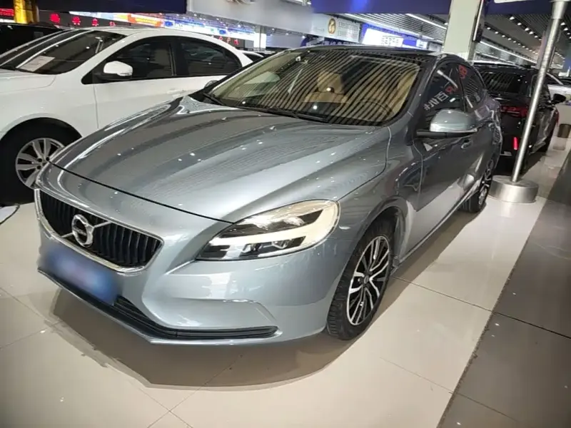 Volvo V40, 2016