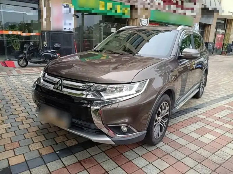 Mitsubishi Outlander, 2017 — фото 1