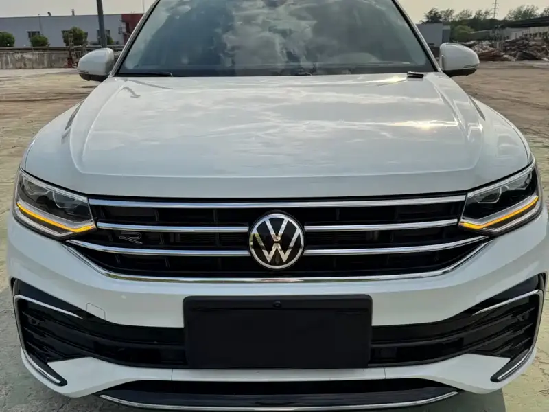 Volkswagen Tiguan L, 2022 — фото 1