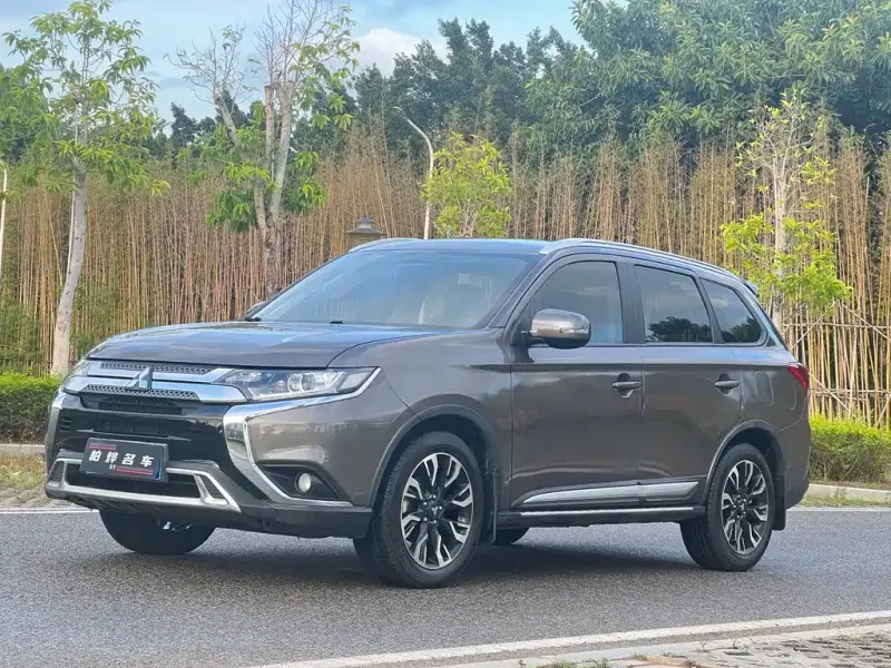 Mitsubishi Outlander, 2020 — фото 1