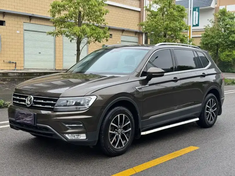 Volkswagen Tiguan L, 2017 — фото 1