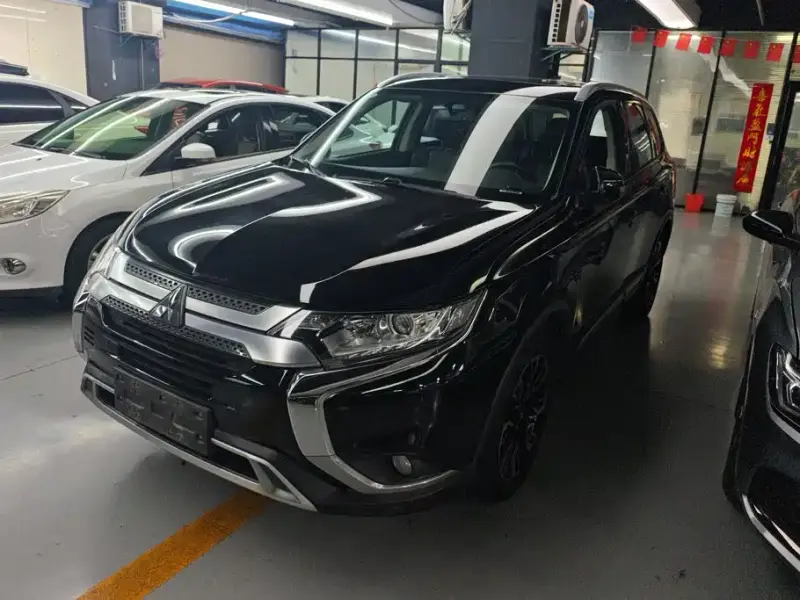 Mitsubishi Outlander, 2020 — фото 1