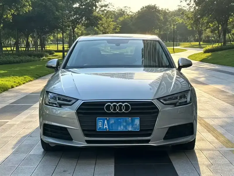 Audi A4L, 2017 — фото 1