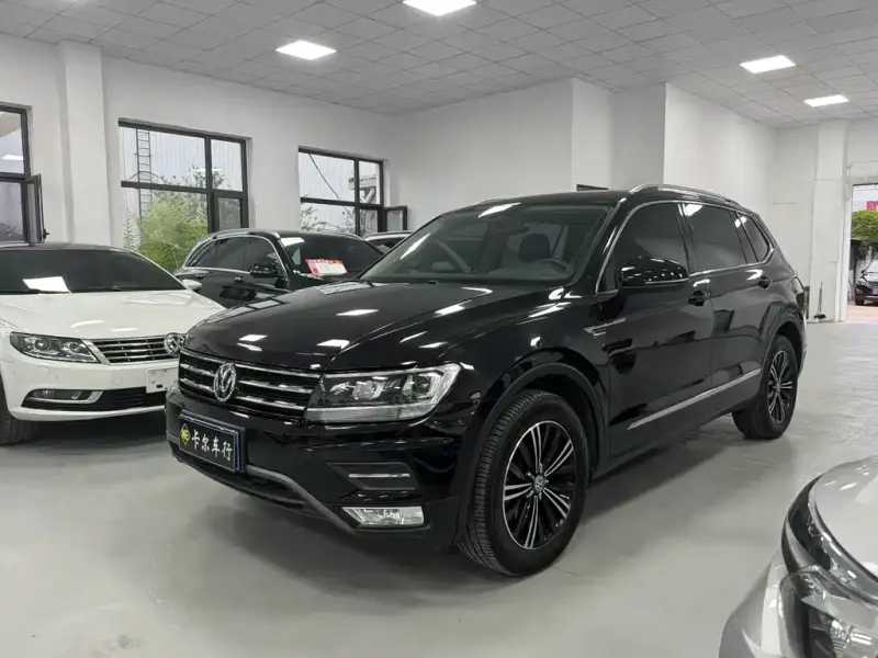 Volkswagen Tiguan L, 2020 — фото 1