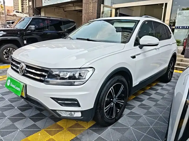 Volkswagen Tiguan L, 2020 — фото 1