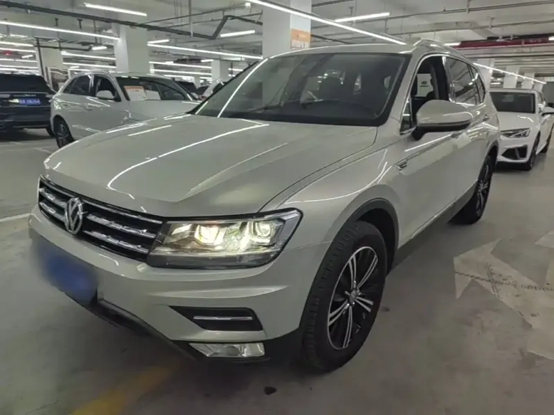 Volkswagen Tiguan L, 2020 — фото 1