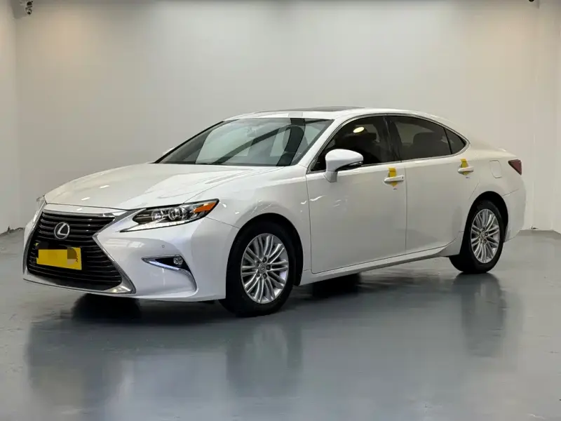 Lexus ES, 2015
