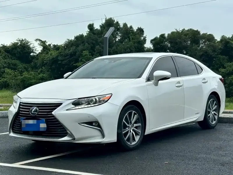 Lexus ES, 2016