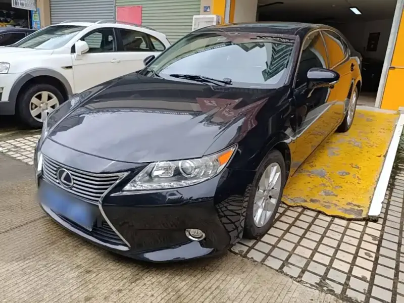 Lexus ES, 2015