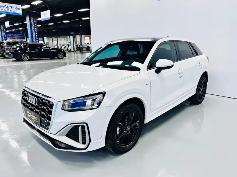 Audi Q2L, 2022