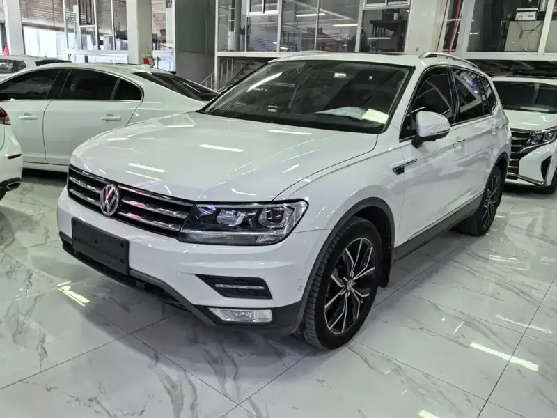 Volkswagen Tiguan L, 2020 — фото 1