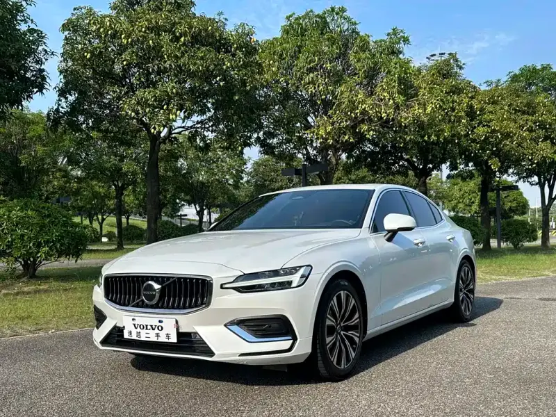 Volvo S60, 2023 — фото 1