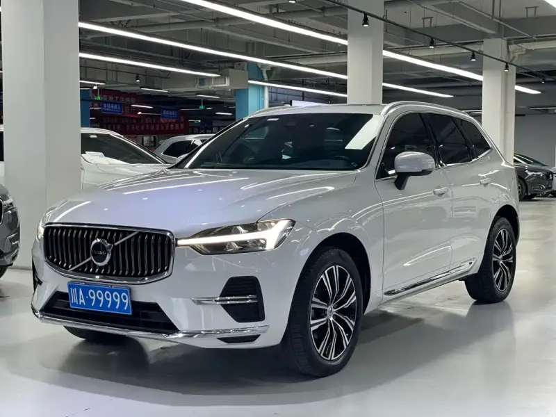 Volvo XC60, 2022 — фото 1