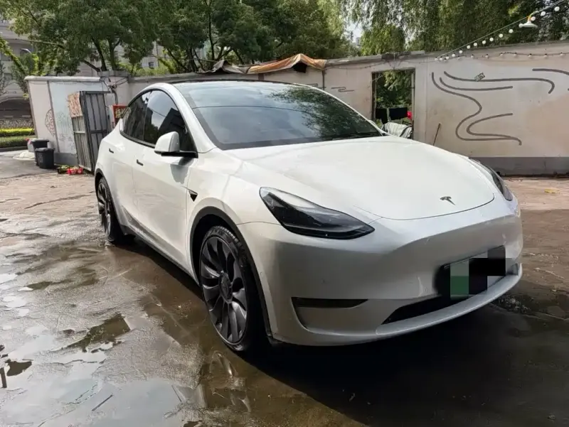 Tesla Model Y, 2022