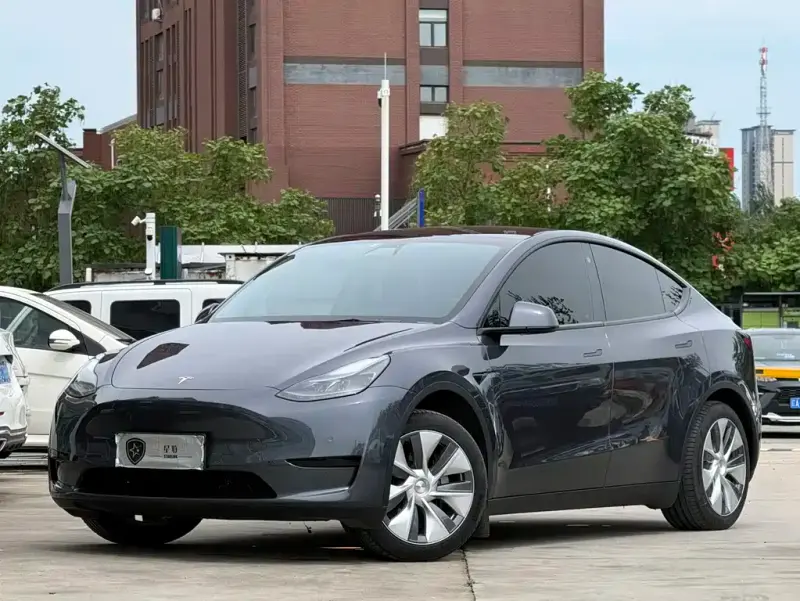 Tesla Model Y, 2022