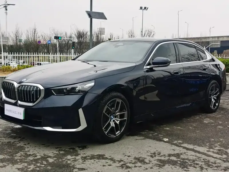 BMW i5, 2025