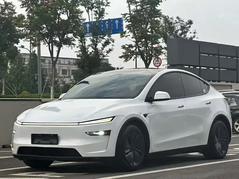 Tesla Model Y, 2026