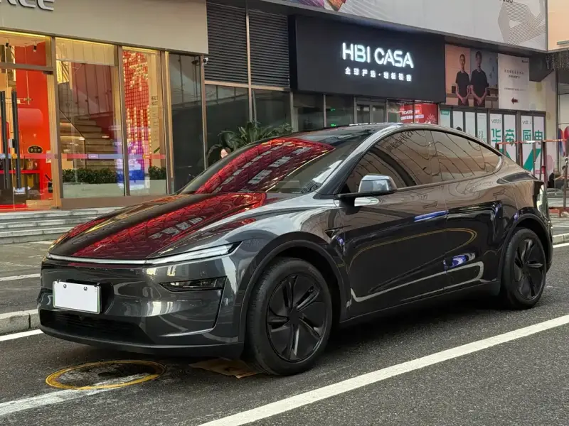 Tesla Model Y, 2025