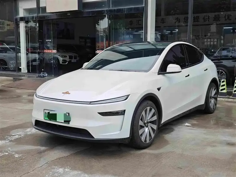 Tesla Model Y, 2025