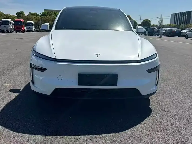 Tesla Model Y, 2026