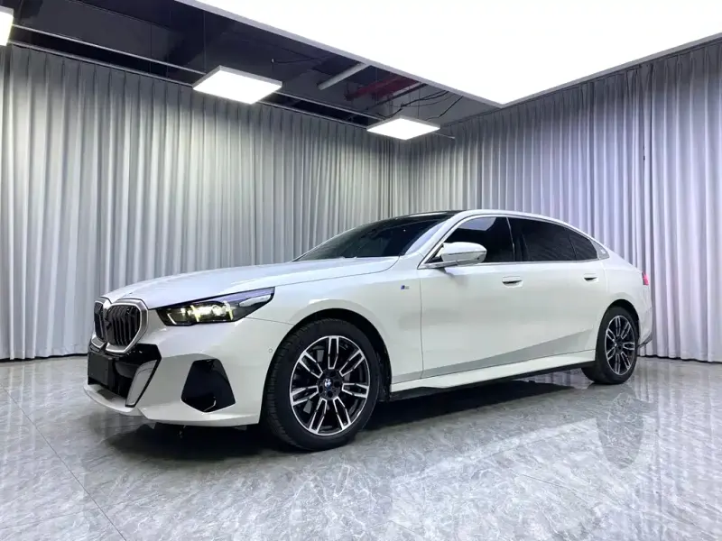 BMW 5 Series, 2025