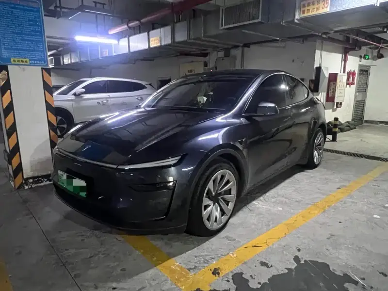 Tesla Model Y, 2025
