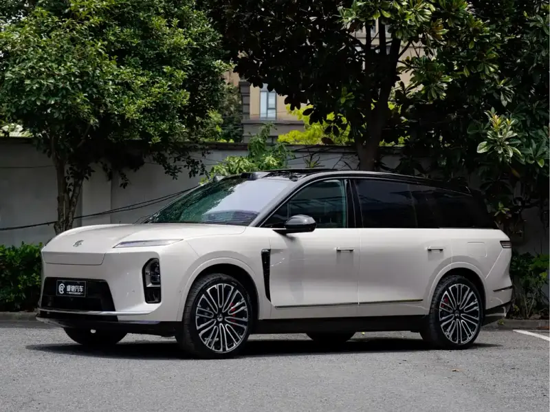 NIO ES8, 2025