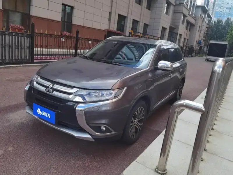 Mitsubishi Outlander, 2016 — фото 1
