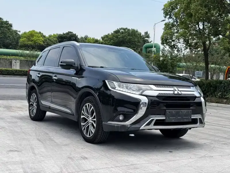 Mitsubishi Outlander, 2018 — фото 1