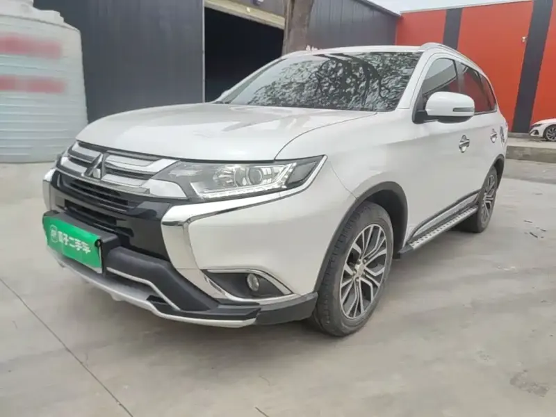 Mitsubishi Outlander, 2018 — фото 1