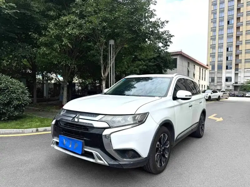 Mitsubishi Outlander, 2020 — фото 1
