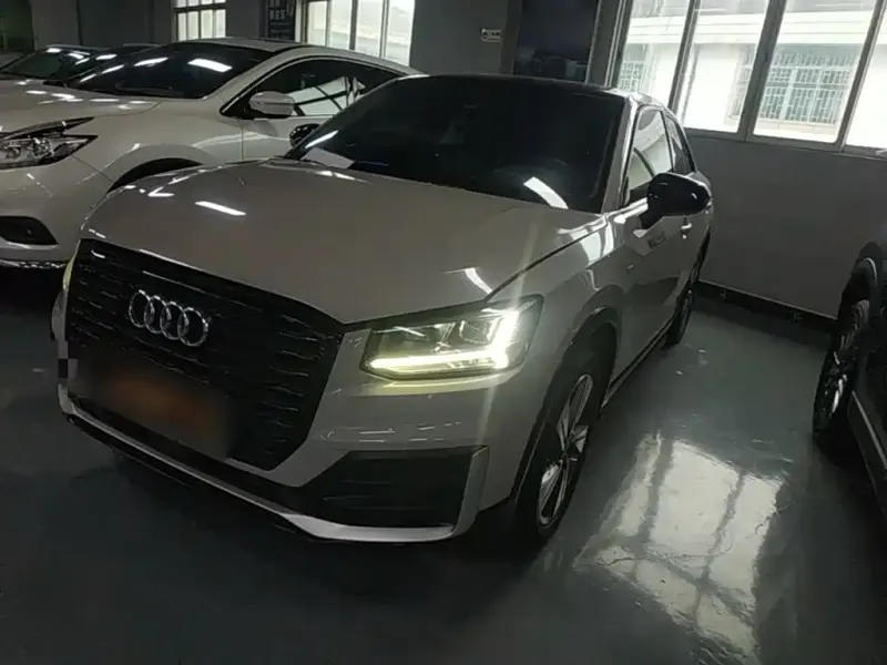 Audi Q2L, 2019