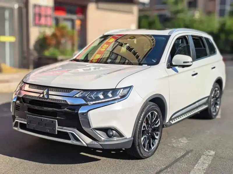 Mitsubishi Outlander, 2020 — фото 1