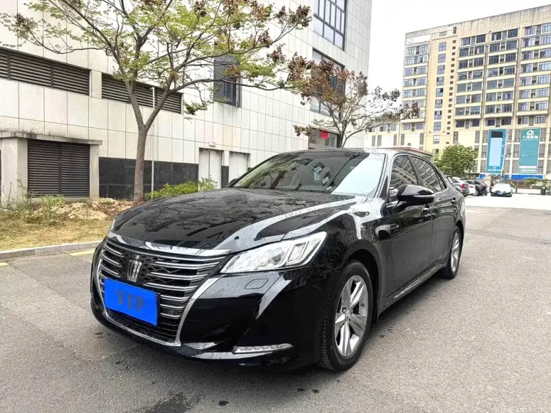 Toyota Crown, 2016